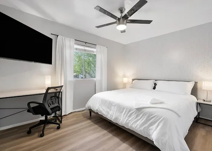 Modern 2b1b Hideaway In Old Town Scottsdale