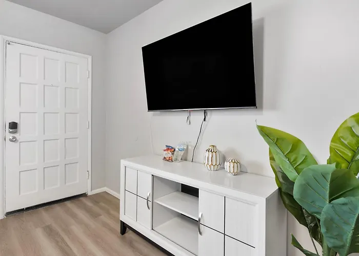 Modern 2b1b Hideaway In Old Town Apartment *