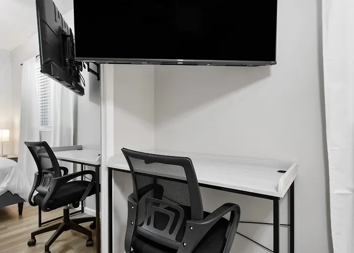 Modern 2b1b Hideaway In Old Town