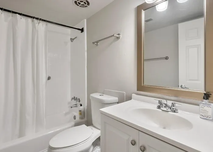 Modern 2b1b Hideaway In Old Town