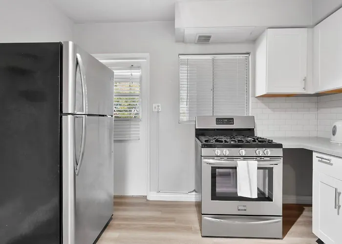 Apartment Modern 2b1b Hideaway In Old Town
