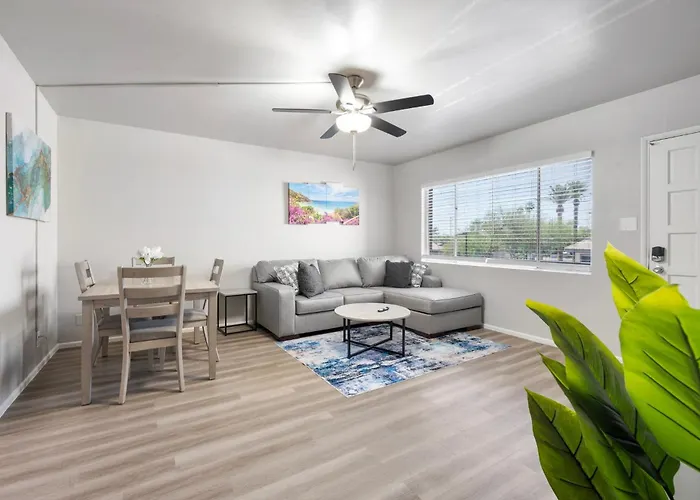 Modern 2b1b Hideaway In Old Town