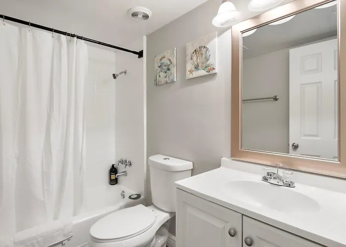 Modern 2b1b Hideaway In Old Town